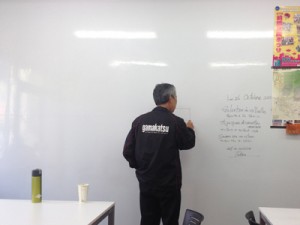 コワーキングスペース・田舎フェ、壁一面がホワイトボード コワーキングスペース・田舎フェ、壁一面がホワイトボード